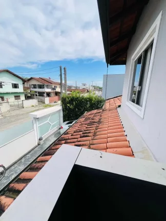 Imagem Casa com 3 dormitórios sendo 1 suíte e 2 vagas de garagem - Adhemar Garcia | Joinville/SC