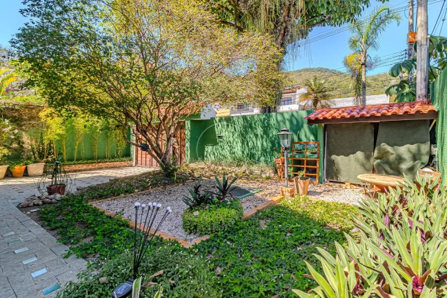 Imagem CASA com 3 DORMITÓRIOS em CONDOMÍNIO FECHADO - 199m² de área construída