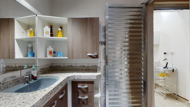 Imagem Sobrado Ipiranga - 220 m² - 3 Dormitórios - 1 Suíte - 2 Vagas