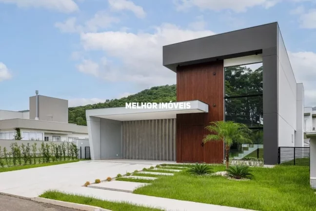 Imagem Casa Alto Padrão à Venda com 04 suítes, localizada em Condomínio fechado em Camboriú