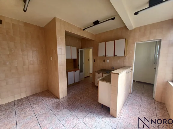 Imagem Amplo Apartamento de 2 Dormitórios com Sacada no Centro de Santa Maria