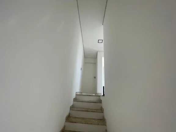 Imagem Casa com Piscina e Terraço no Condomínio Nova Jaguari
