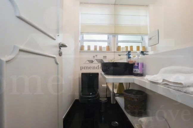 Imagem Apartamento reformado à venda em Higienópolis com 3 quartos e 2 vagas, 210m2
