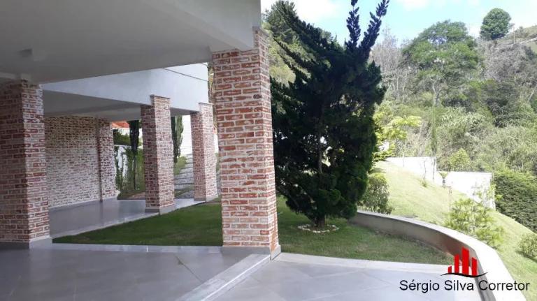 Imagem Casa com 05 Suítes à Venda, em Condomínio Fechado em Campos do Jordão SP.