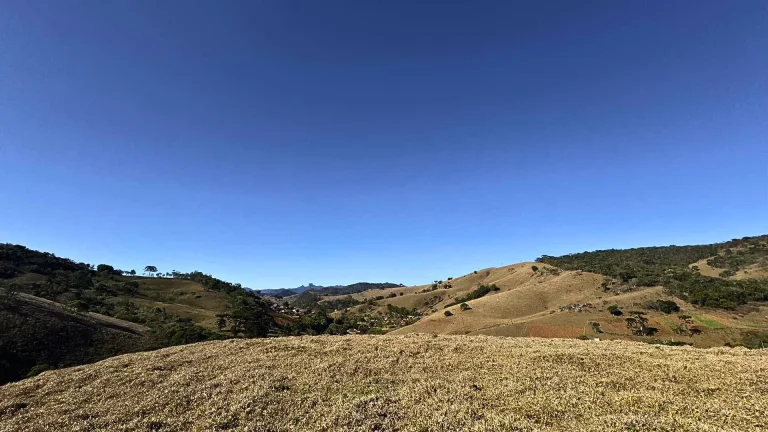 Imagem Domínio de Vista e Eficiência em Santo Antônio do Pinhal: 72.000 m² com Vista para a Pedra do Baú