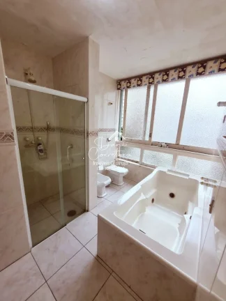 Imagem Imperdível oportunidade: Apartamento de alto padrão em Pitangueiras, Guarujá-SP! 4 quartos, 1 suíte, 2 salas, 3 banheiros, 2 vagas de garagem, 200m² de área. Venda ou locação.