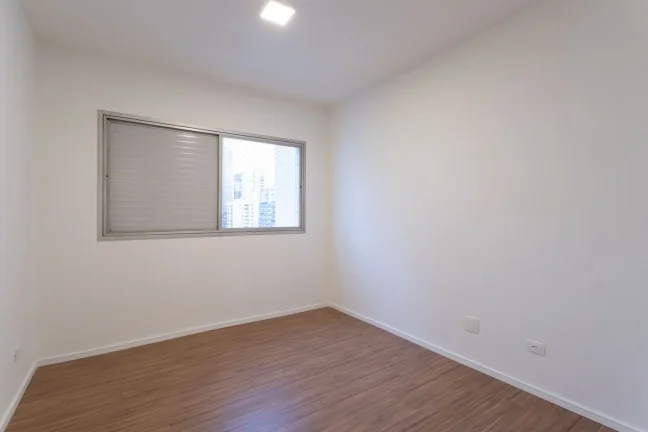 Imagem Apartamento 113M², 3Q, 1 Suíte, 2 Banheiros, 2 Vagas, Varanda, Salão de Festas, Playground, Fechadura Eletrônica, Banheiro de Serviço.
