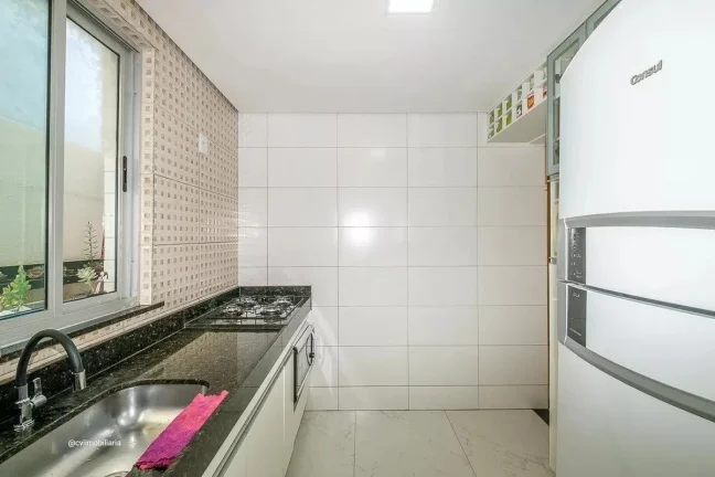 Imagem Imóvel amplo à venda com 3 quartos, sendo 1 suíte, e 2 banheiros no total. Este imóvel está bem...