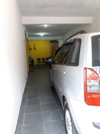 Imagem Sobrado com 4 dormitórios para alugar, 240 m² por R$ 2.400/mês - Parque Gerassi - Santo André/SP