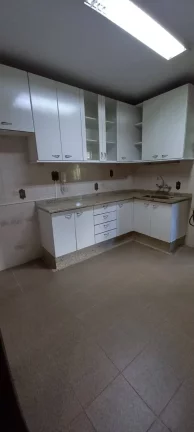 Imagem Apto de 3 quartos, dependencia no centro de Nova Friburgo a VENDA.