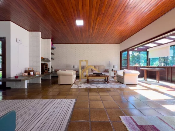Imagem Casa Linear com 5 suítes dentro de condomínio clube - Apenas 3 minutos da Feirinha do Alto
