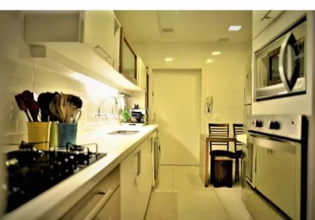 Imagem R$ 1.750.000
R$ 1.720 condomínio 
IPTU R$ 3800/anual
145 m²
3 quartos, 1 vaga, 4 banheiros e 4º a...