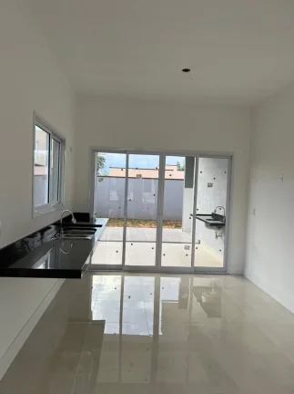 Imagem Oportunidade Linda Casa 3 Dorms sendo uma Suíte - Cond. Malibu