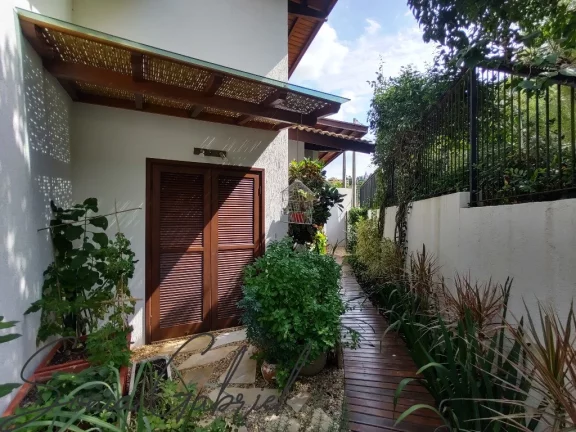 Imagem Impecável Casa em Condomínio à Venda em Vinhedo-SP - 3 Quartos, 1 Suíte, 2 Salas, 3 Banheiros, 4 Vagas, 212,10 m². Imagem Impecável Casa em Condomínio à Venda em Vinhedo-SP - 3 Quartos, 1 Suíte, 2 Salas, 3 Banheiros, 4 Vagas, 212,10 m².