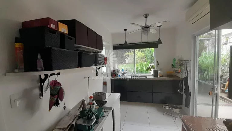 Imagem Casa térrea de esquina - Alphaville 3 com 3 suítes e 4 vagas - 300m² AC - 570m² AT | R$15.000,