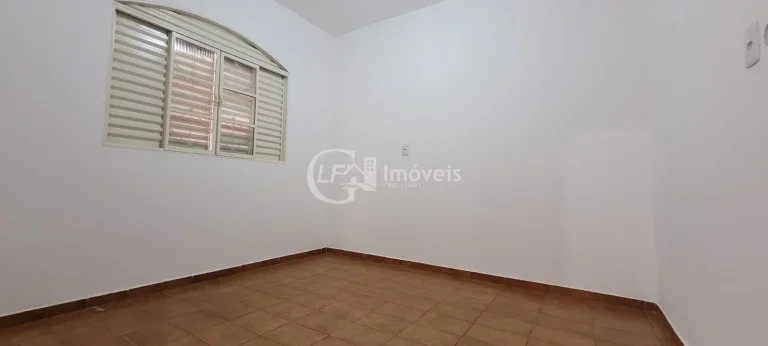 Imagem Casa de 4 quartos e 1 suíte à venda em Campo Grande-MS, Bairro Coophasul, com 250m² de área e 4 vagas de garagem