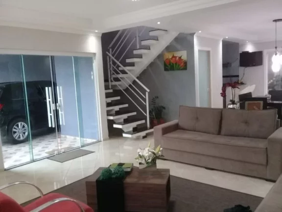 Imagem Sobrado com 3 dormitórios à venda, 173 m² por R$ 795.000,00 - Cidade Boa Vista - Suzano/SP