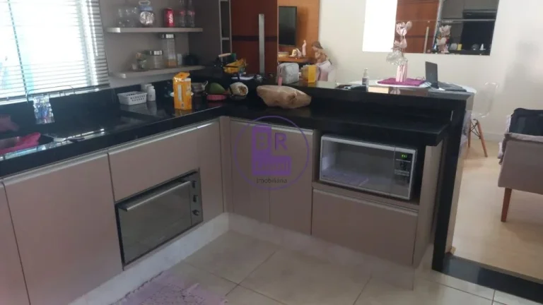 Imagem Conforto, Estilo e Localização: A Casa Ideal para Sua Família