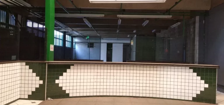 Imagem Excelente Imóvel com área total construída de 853,00 mt2, sendo dividido em:* Amplo salão térre...