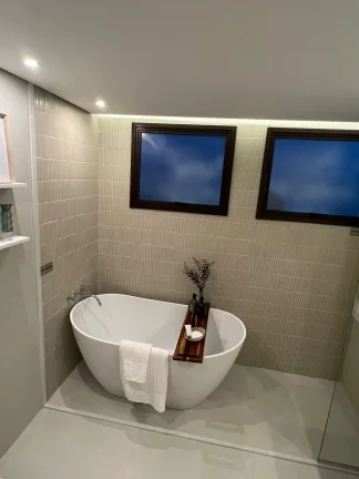 Imagem Um genuíno alto padrão em um endereço que integra exclusividade e estilo de vida contemporâneo. ...