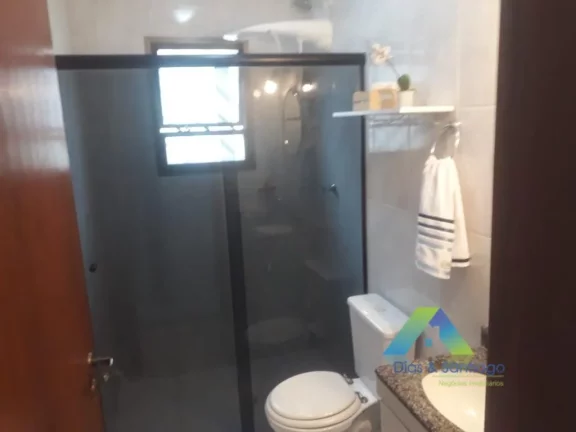 Imagem Lindo sobrado com 3 dormitórios sendo 1 suite, 2 vagas de garagem com ótima localização .