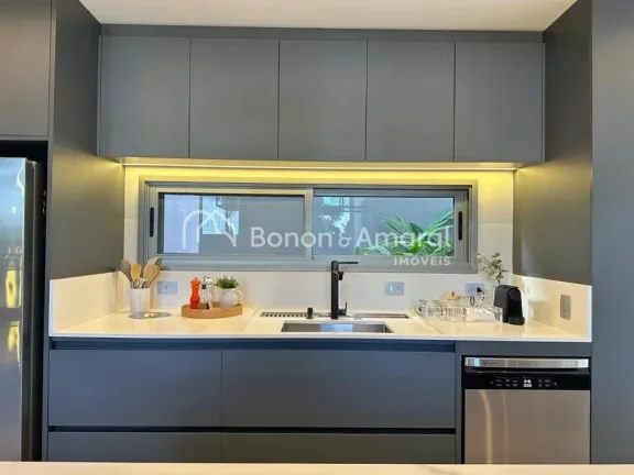 Imagem Magnífica e espaçosa casa à venda, com área construída de 360 m². A residência possui living ...