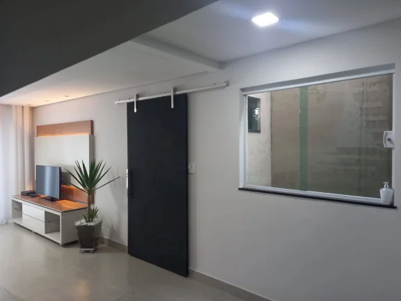 Imagem Sobrado com 200 m² sendo 2 Dormitorios e 2 Suítes e 2 Vagas de Garagens