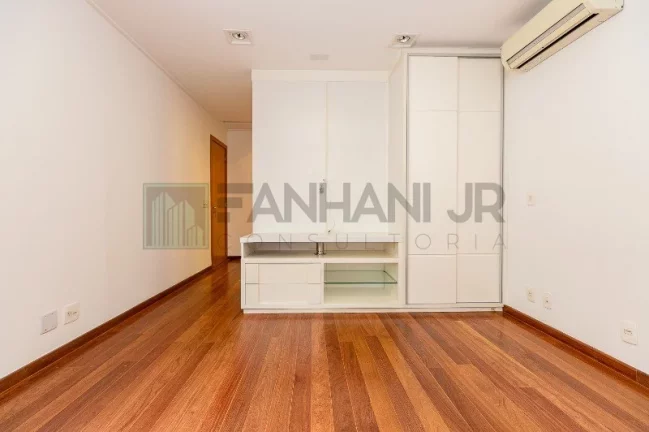 Imagem Venha conhecer o apartamento dos seus sonhos! Totalmente pronto para morar e impecável, este apartamento conta com uma sala ampla e integrada à varand