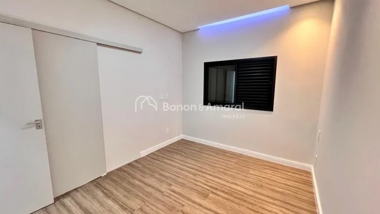 Imagem Apresentamos uma belíssima casa de luxo localizada no exclusivo Condomínio Portal do Jequitibá, e...