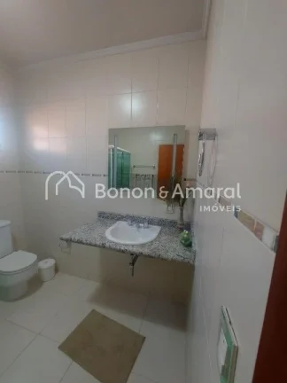 Imagem Casa tipo sobrado localizada em frente a uma área de proteção ambiental APA, o que traz tranquili...