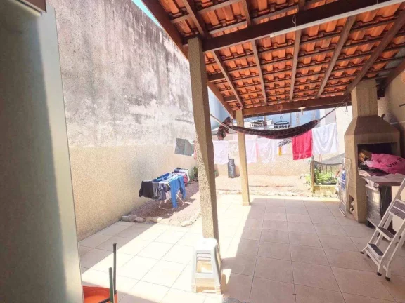 Imagem Sobrado com 3 dormitórios no Cajuru - Condomínio Fechado