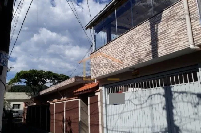 Imagem Casa térrea, 2 dormitórios, sala ampla, cozinha com armários, lavanderia, quintal, área de churr...
