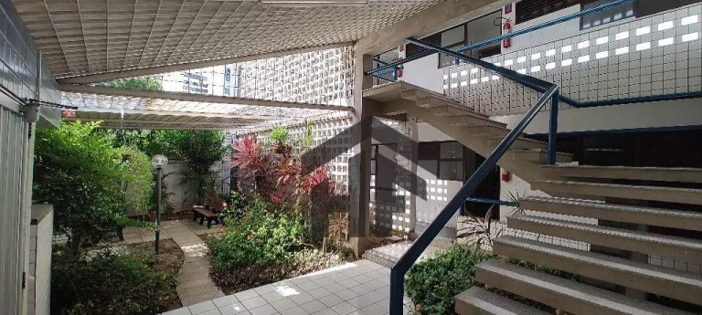 Imagem Casa Comercial para alugar ou vender, com 9 salas, localizada em Casa Forte, Recife - Pernambuco