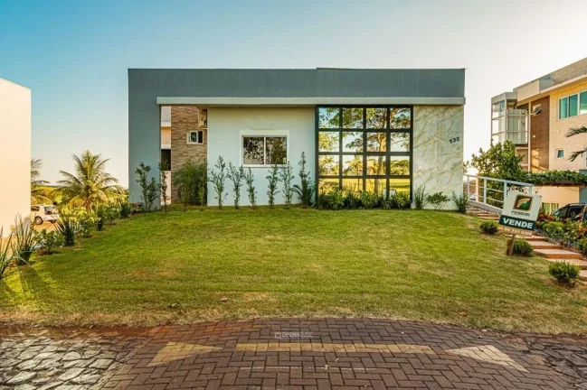 Imagem Venda de Sobrado de Alto Padrão no Clube Náutico, Toledo-PR: 3 Quartos, 1 Suíte, 2 Salas, 3 Banheiros, 4 Vagas, 193m².