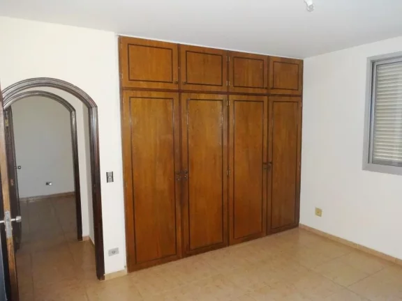 Imagem Apartamento amplo muito bem localizado no Centro com excelente estrutura, com 3 quartos, todos com a...