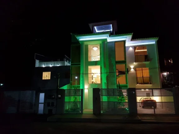 Imagem Maravilhosa casa triplex em Camboinhas com elevador em rua fechada.