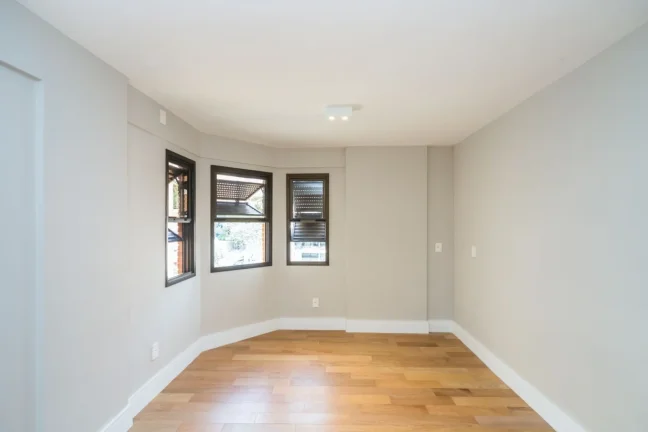 Imagem Apartamento 283M², 5Q, 4 Suítes, 4 Banheiros, 5 Vagas, Varanda Gourmet, Lavabo, Academia, Piscina, Churrasqueira, Quadra, Lareira.