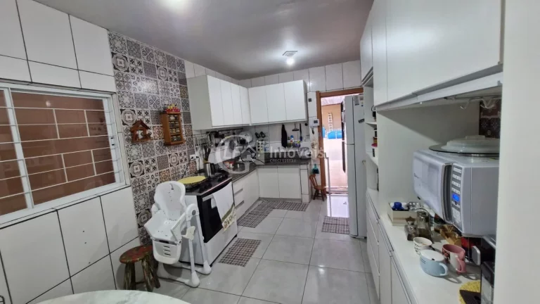 Imagem Você busca um imóvel que une conforto, espaço e potencial de investimento, essa casa no bairro Santo Antônio é a escolha ideal.