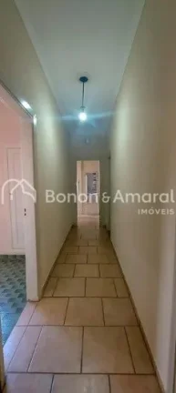 Imagem Casa em localização estratégica no coração do Guanabara, ideal para fins residenciais ou comerc...