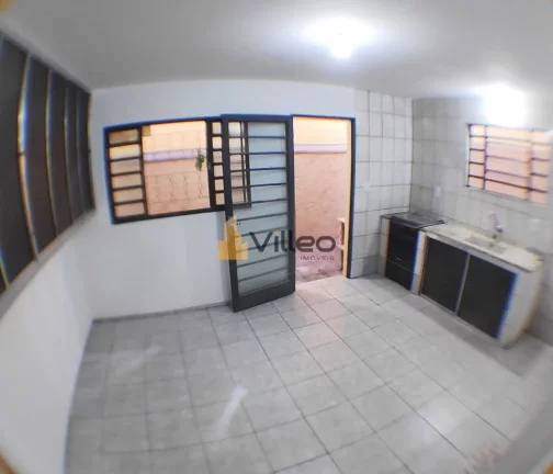 Imagem Duas casas.

Casa do piso superior: Em fino acabamento e inteira reformada.
Sala, dois quartos sendo...