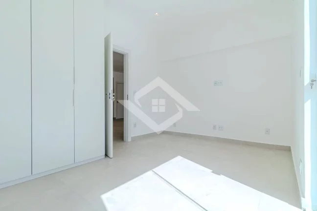 Imagem Apartamento Reformado e Mobiliado com Vista Mar em Copacabana - 3 Quartos