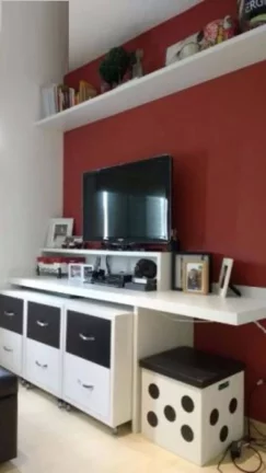 Imagem Apartamento lindo com acabamento diferenciado, contendo 2 quartos com armários, banheiro social com...