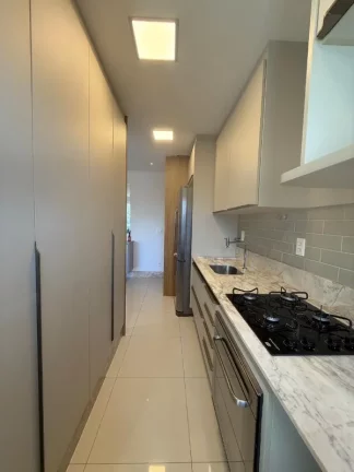 Imagem A 5ª Avenida Imóveis selecionou esse lindo apartamento, totalmente reformado no BARRA THE PLACE: 2/4, suite, 70,01 m², andar alto R$890.000,00
