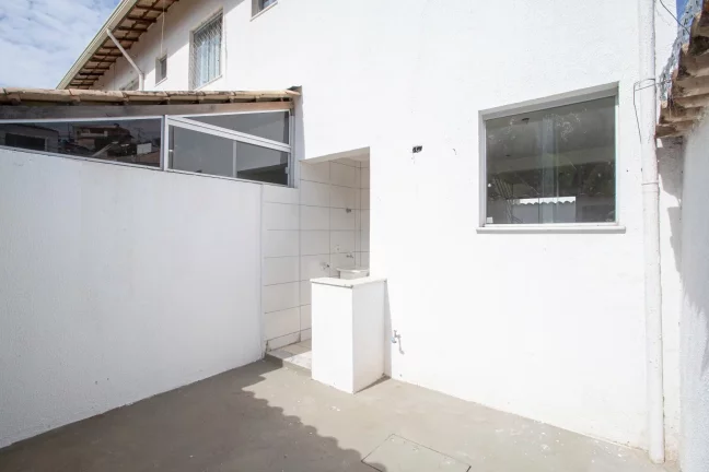 Imagem Casa à Venda em São Benedito, Santa Luzia, 2 Quartos, 67m²