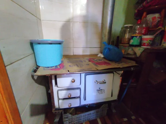 Imagem Sobrado para Venda em São José dos Pinhais, Ipê, 1 dormitório, 2 banheiros, 4 vagas