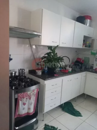 Imagem Apartamento com 2 dormitórios à venda, 81 m² por R$ 220.000,00 - Vinhateiro - São Pedro da Aldeia/RJ