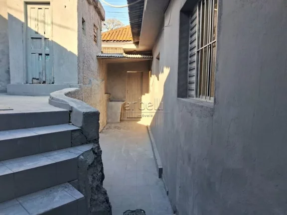 Imagem Casa com 70 M², 1 dormitório, 1 banheiro, sala, cozinha, área de serviços e quintal. Boa casa co...