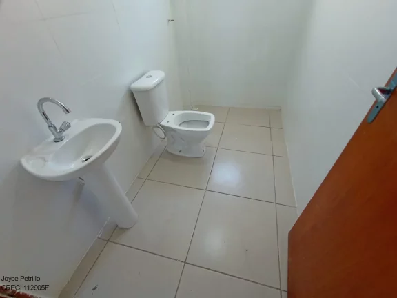 Imagem Aluguel de Salão Comercial Espaçoso e Moderno em Peruíbe.