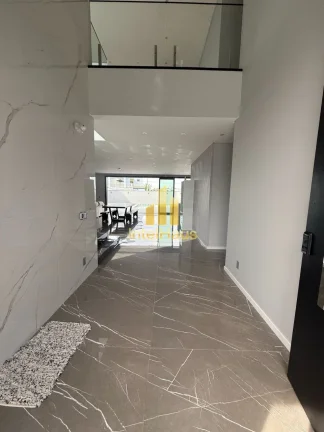 Imagem Residência contemporânea localizada na Praia de Itaguaçu, no bairro Ubatuba, a aproximadamente 30...