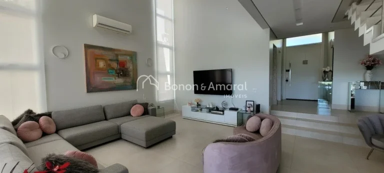 Imagem Casa a venda no Alphaville Dom Pedro : Sobrado moderno, com muita luz natural e uma vista fantástic...